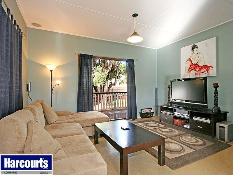 27 Herbert Street, Camp Hill QLD 4152