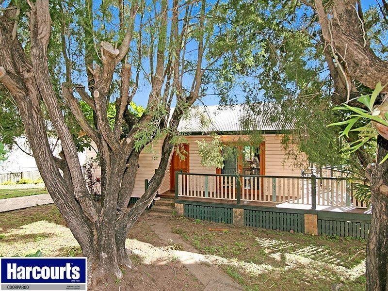 27 Herbert Street, Camp Hill QLD 4152