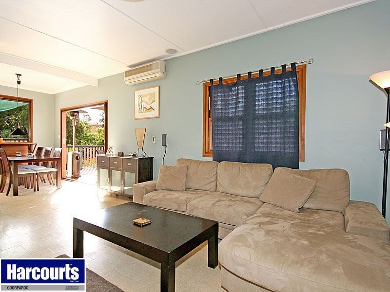 27 Herbert Street, Camp Hill QLD 4152