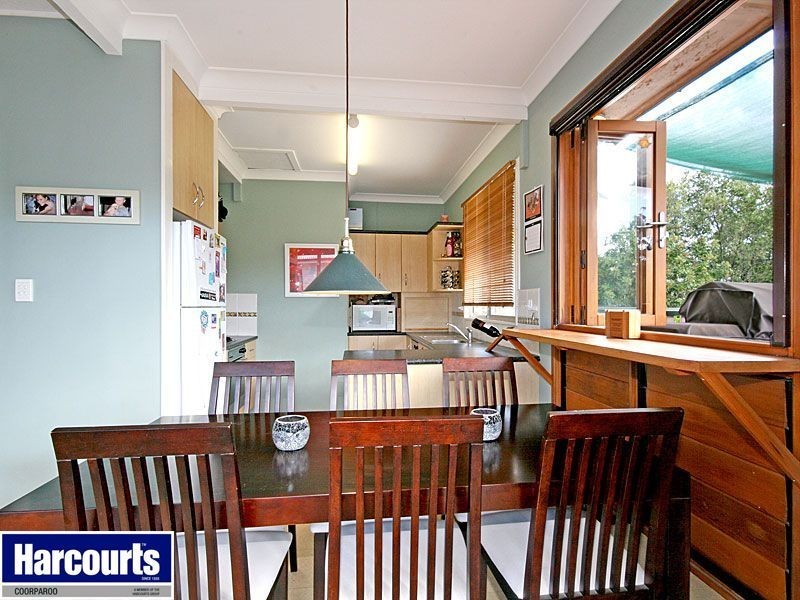 27 Herbert Street, Camp Hill QLD 4152