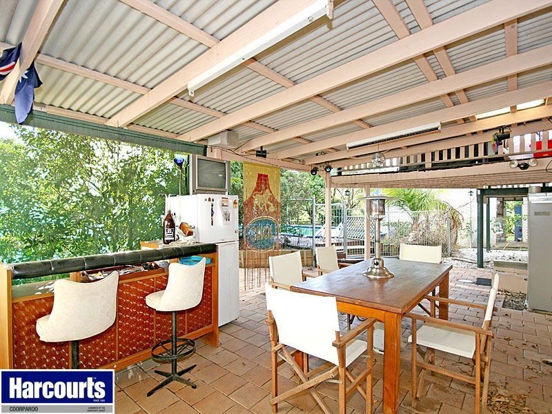 27 Herbert Street, Camp Hill QLD 4152