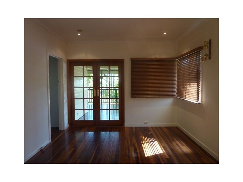 16 Long Street, Camp Hill QLD 4152