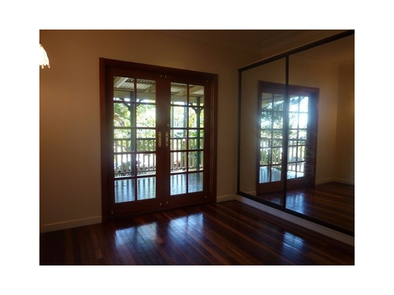 16 Long Street, Camp Hill QLD 4152