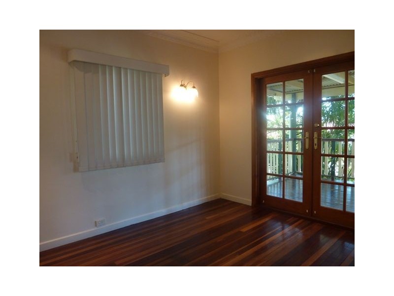 16 Long Street, Camp Hill QLD 4152