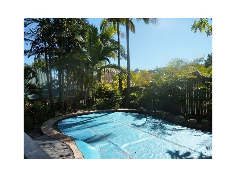 16 Long Street, Camp Hill QLD 4152