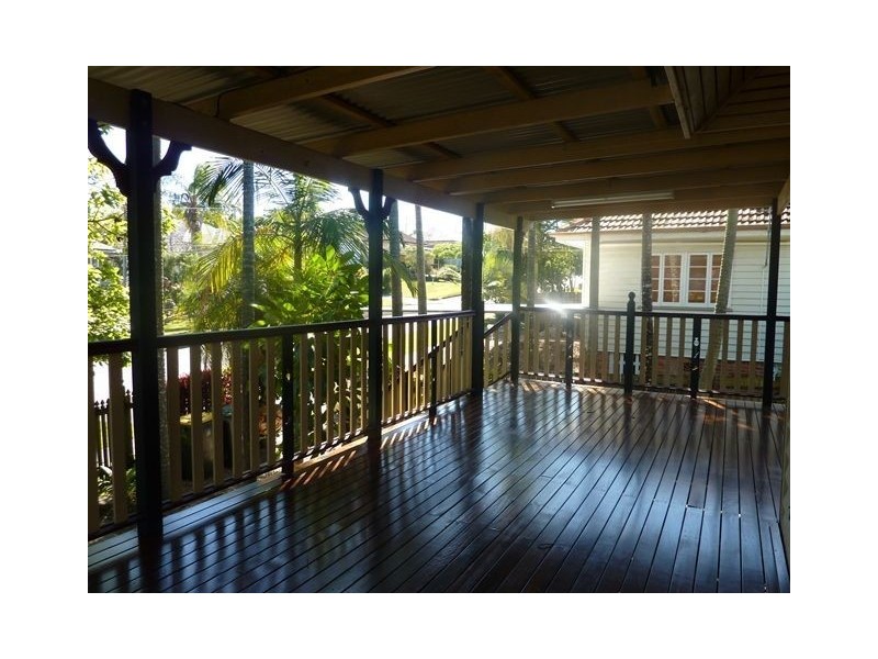 16 Long Street, Camp Hill QLD 4152