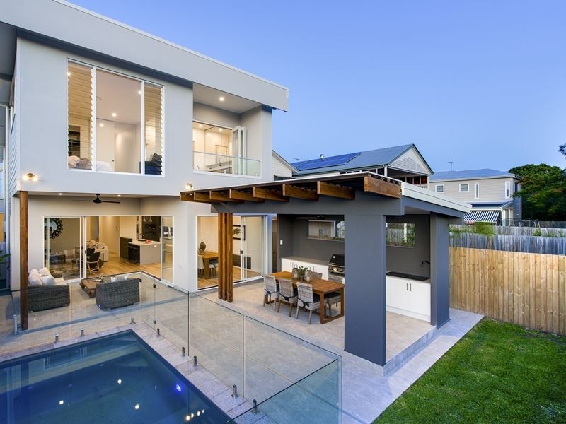 37 Lloyd Street, Camp Hill QLD 4152