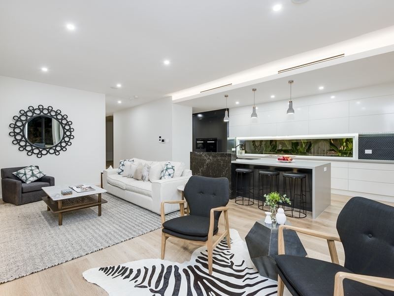 37 Lloyd Street, Camp Hill QLD 4152