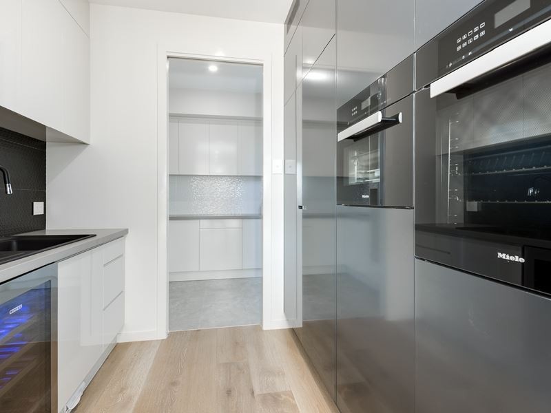 37 Lloyd Street, Camp Hill QLD 4152