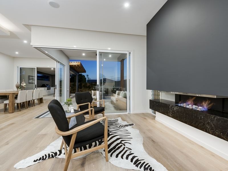 37 Lloyd Street, Camp Hill QLD 4152