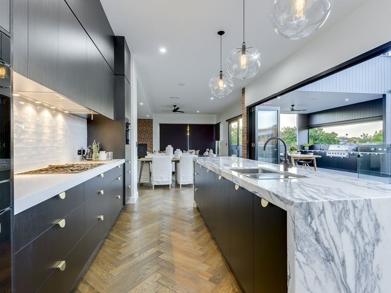 9 Gristock Street, Coorparoo QLD 4151