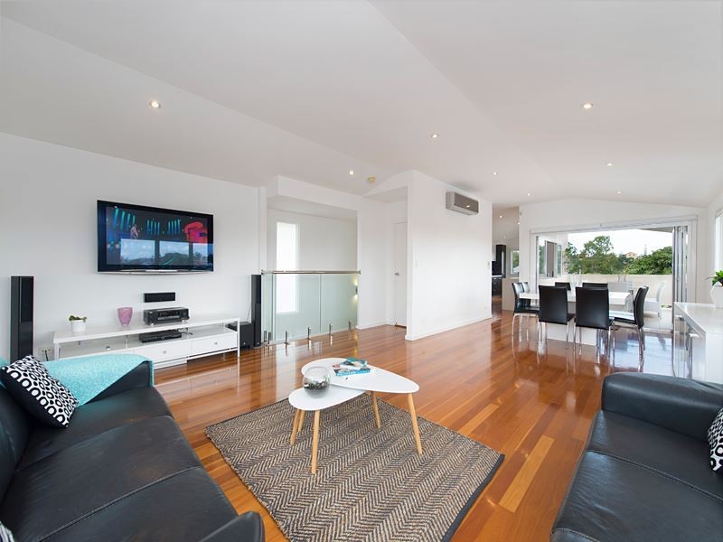 28 Sylvia Street, Camp Hill QLD 4152