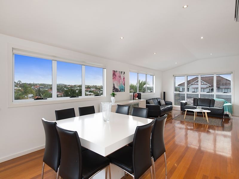 28 Sylvia Street, Camp Hill QLD 4152