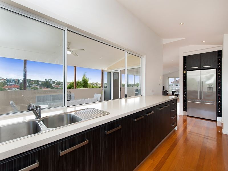 28 Sylvia Street, Camp Hill QLD 4152