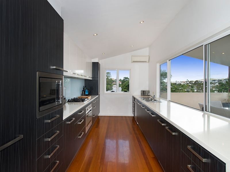 28 Sylvia Street, Camp Hill QLD 4152