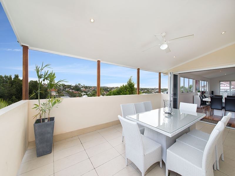 28 Sylvia Street, Camp Hill QLD 4152