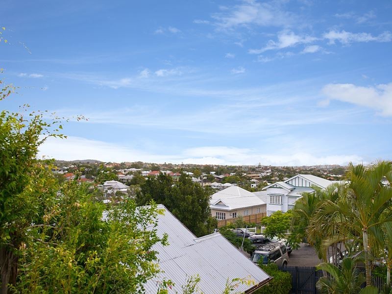 28 Sylvia Street, Camp Hill QLD 4152