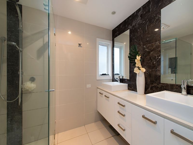 28 Sylvia Street, Camp Hill QLD 4152