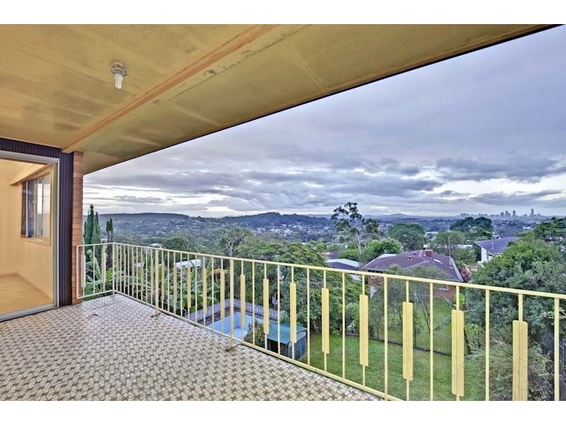 24 Kneale Street, Holland Park West QLD 4121