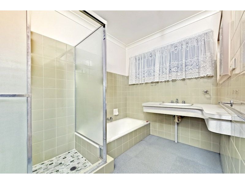 24 Kneale Street, Holland Park West QLD 4121