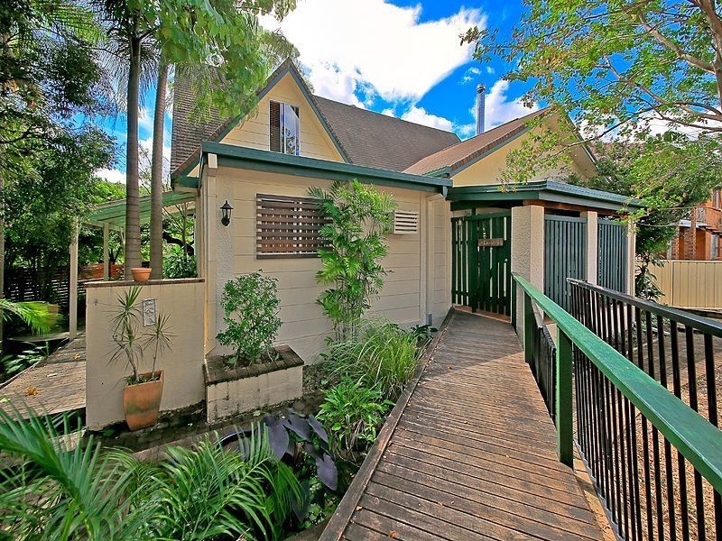 74 Leicester Street, Coorparoo QLD 4151