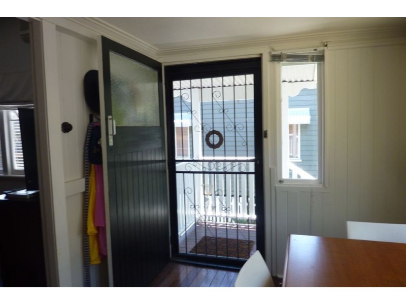 37 Waverley Road, Camp Hill QLD 4152