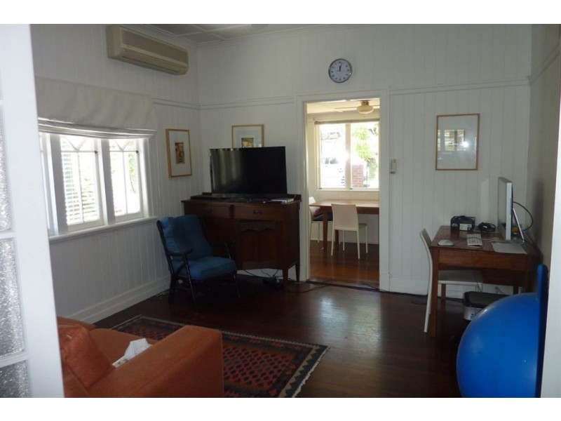 37 Waverley Road, Camp Hill QLD 4152