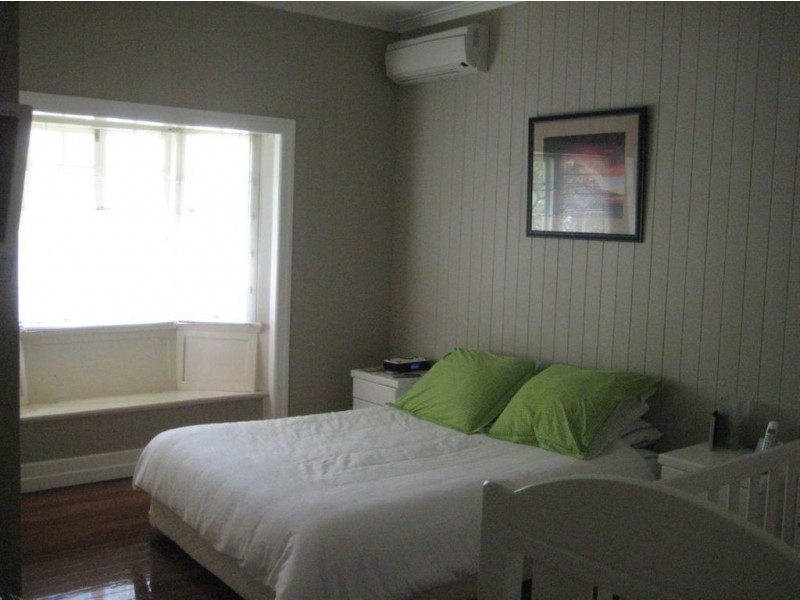 37 Waverley Road, Camp Hill QLD 4152