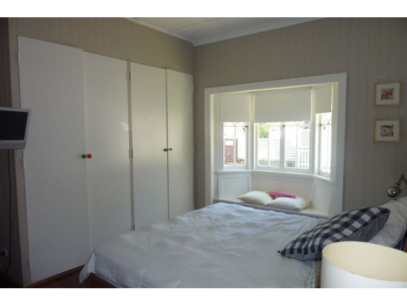 37 Waverley Road, Camp Hill QLD 4152