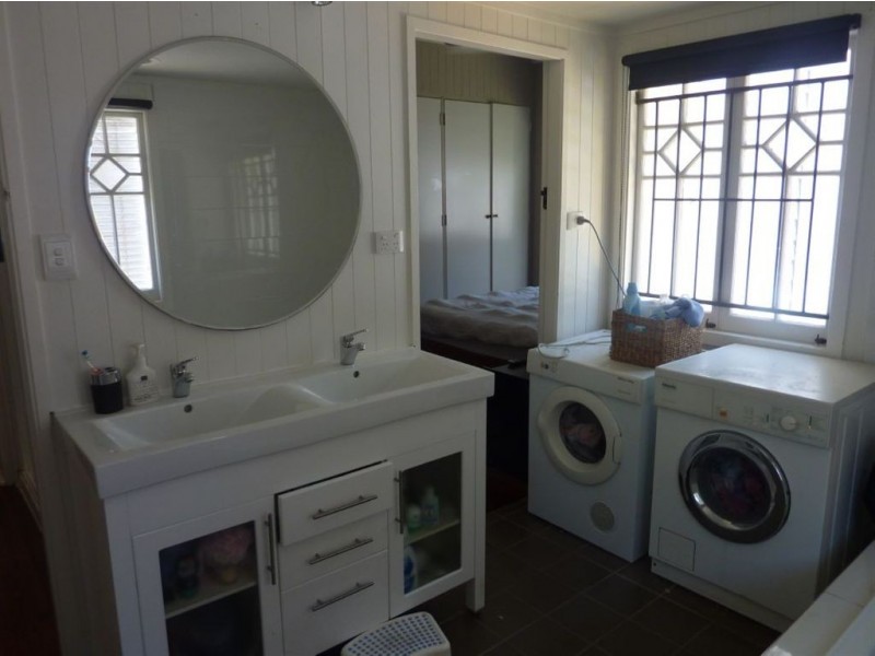 37 Waverley Road, Camp Hill QLD 4152