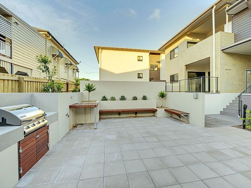 2/71 Dansie Street, Greenslopes QLD 4120