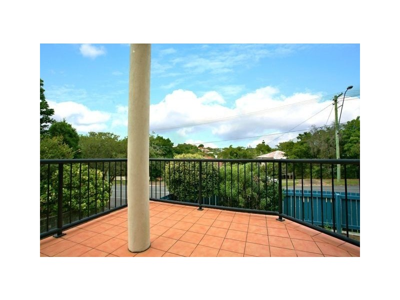 2/22 Pembroke Road, Coorparoo QLD 4151