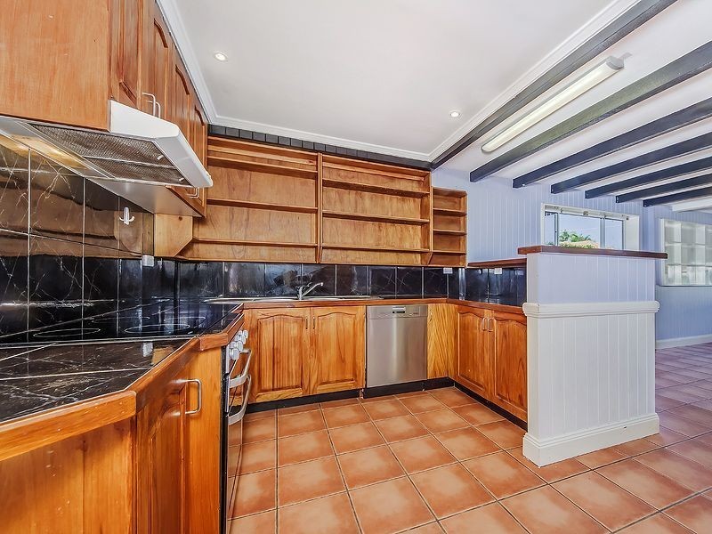 12 Morehead Avenue, Norman Park QLD 4170