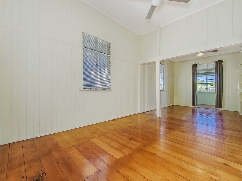 12 Morehead Avenue, Norman Park QLD 4170