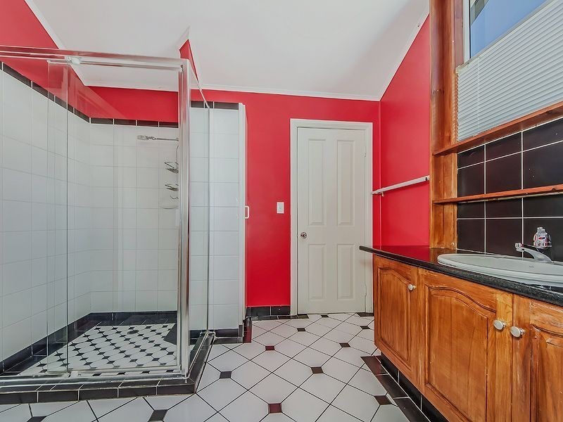 12 Morehead Avenue, Norman Park QLD 4170