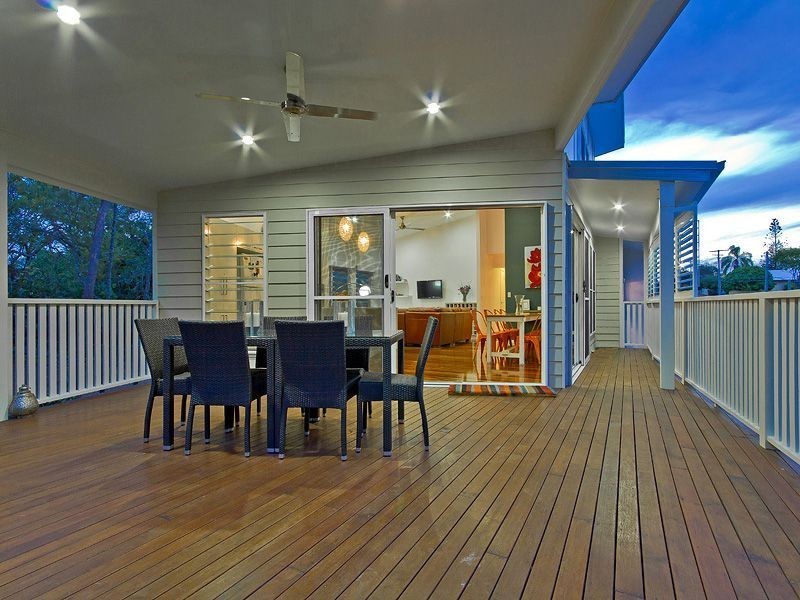 Upstairs/11a Laurie Street, Carina Heights QLD 4152