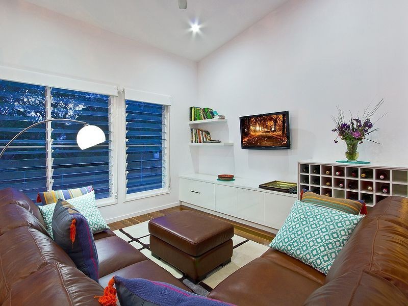 Upstairs/11a Laurie Street, Carina Heights QLD 4152