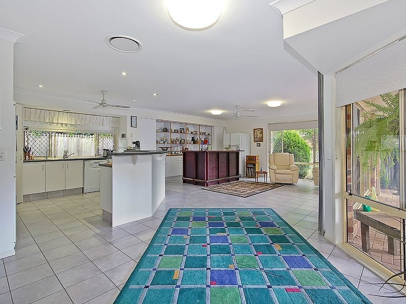 6 Hiley Court, Carindale QLD 4152