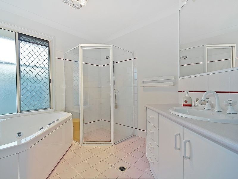 6 Hiley Court, Carindale QLD 4152