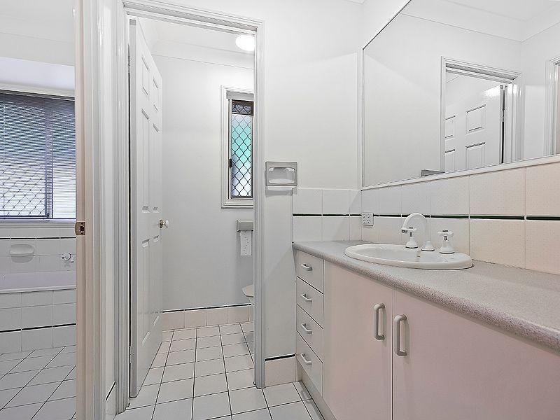 6 Hiley Court, Carindale QLD 4152