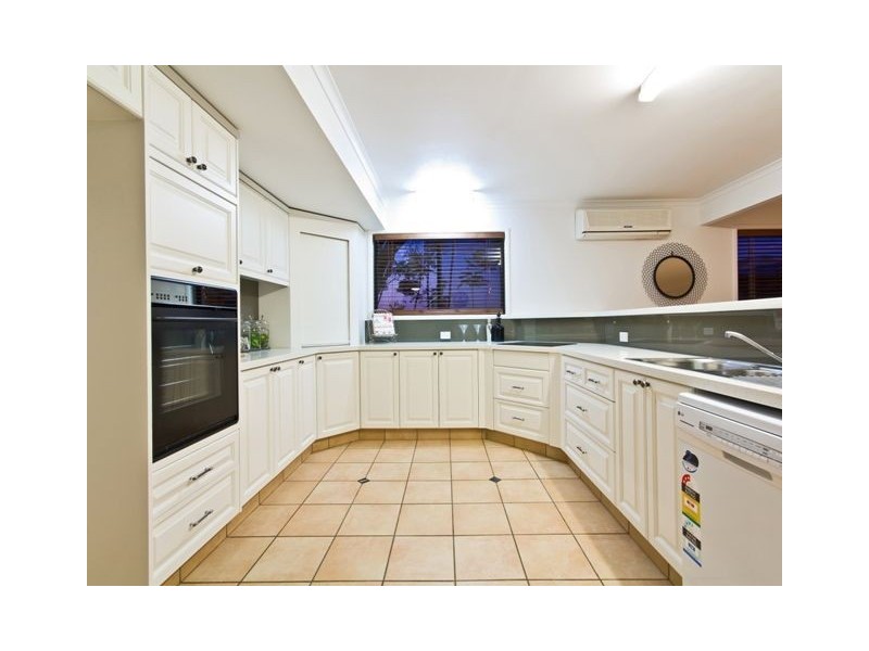 4 Harbut Street, Holland Park West QLD 4121