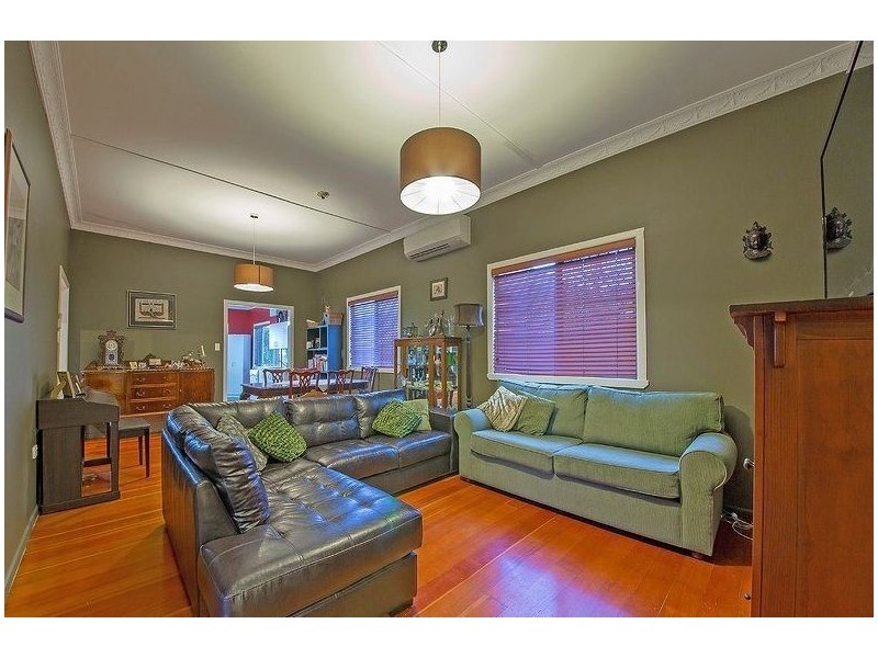 10 Brown Street, Camp Hill QLD 4152