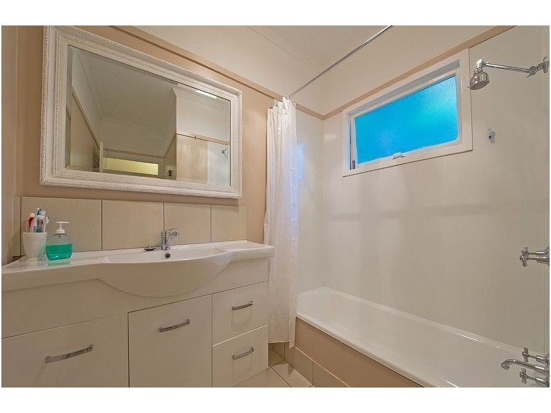 10 Brown Street, Camp Hill QLD 4152