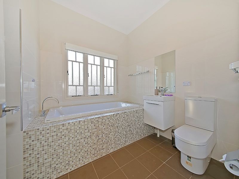 19 Ontario Street, Holland Park West QLD 4121