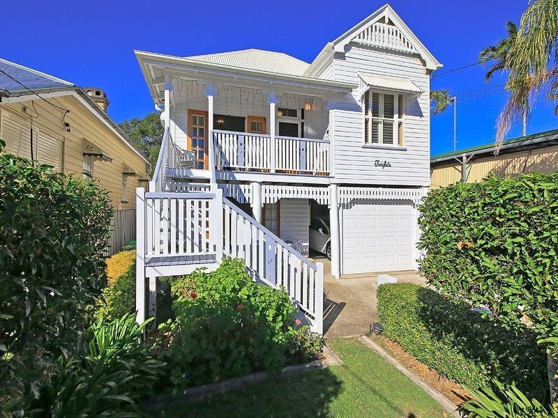 16 Henry Street, Greenslopes QLD 4120