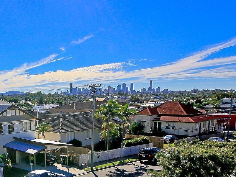 16 Henry Street, Greenslopes QLD 4120