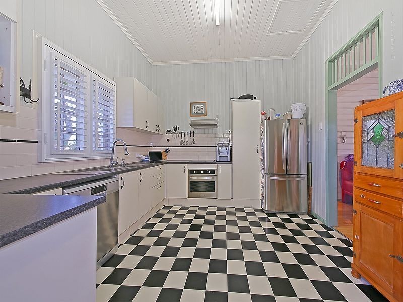 16 Henry Street, Greenslopes QLD 4120