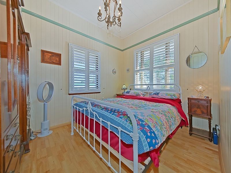 16 Henry Street, Greenslopes QLD 4120