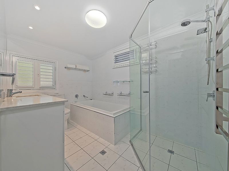 16 Henry Street, Greenslopes QLD 4120