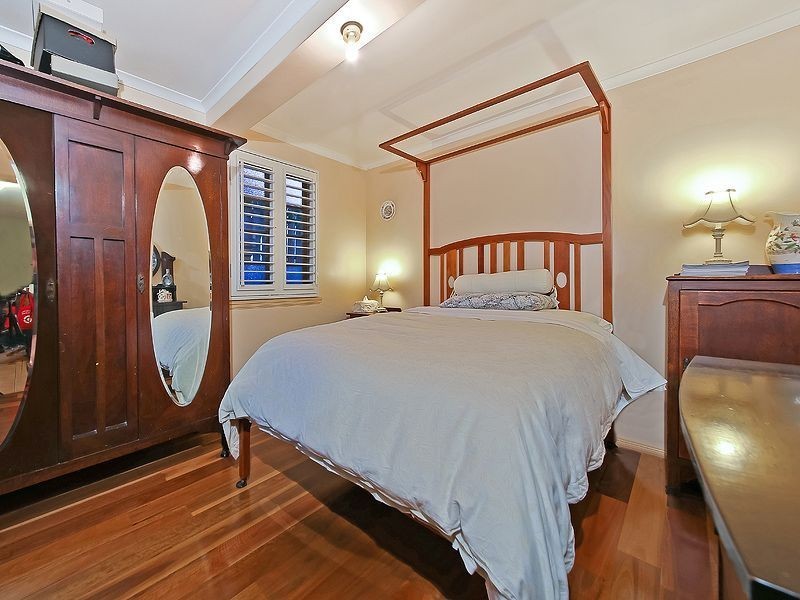 16 Henry Street, Greenslopes QLD 4120